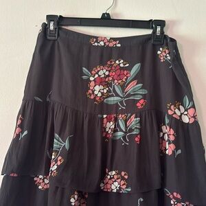 Loft skirt guc lined with side zipper. Made with 100 percent polyester.